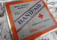 画像2: 【RARE】 USA antique ジョンソン&ジョンソン BAND-AID バンドエイド缶 1926's  (2)