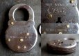 画像3: ENGLAND antique クマ型 YALE 刻印入渋い パドロック 鍵付 1920-40's (3)