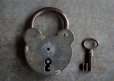 画像2: FRANCE antique クマ型 パドロック 鍵付 南京錠 PADROCK KEY 1940-60's (2)