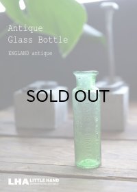 ENGLAND antique イギリスアンティーク ３列エンボスロゴ LONDON 小さなミニ ガラスボトル H7.2cm ガラス瓶 1900-20's