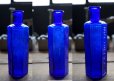 画像2: ENGLAND antique イギリスアンティーク NOT TO BE TAKEN 鮮やかなコバルトブルー ガラスボトル ［３oz］ H12.6cm ガラス瓶 1900-20's (2)