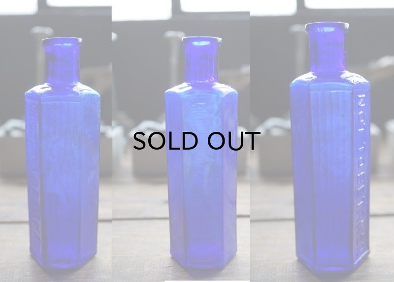 画像2: ENGLAND antique イギリスアンティーク NOT TO BE TAKEN 鮮やかなコバルトブルー ガラスボトル ［３oz］ H12.6cm ガラス瓶 1900-20's