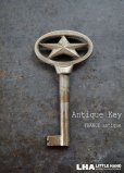 画像1: FRANCE antique KEY フランスアンティークキー 鍵 美しい装飾 チェスト・キャビネットキー 1890-1920's (1)