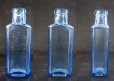 画像2: ENGLAND antique BISHOP'S イギリスアンティーク 爽やかなライトブルー ガラスボトル H12cm 瓶 1900-10's (2)