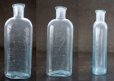 画像2: ENGLAND antique イギリスアンティーク 爽やかなブルー 筆記体ロゴが素敵な【Boots】 ガラスボトル H13.6cm ガラス瓶 1920's (2)