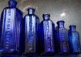 画像3: ENGLAND antique イギリスアンティーク NOT TO BE TAKEN 鮮やかなコバルトブルー ガラスボトル 5本セット ［4・3・2・1・1/2oz］ H14.6-7cm ガラス瓶 1900-20's (3)
