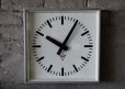 画像2: CZECHOSLOVAKIA antique PRAGOTRON wall clock チェコスロバキアアンティーク パラゴトロン社 掛け時計 クロック ヴィンテージ 33.5cm 1980-90's (2)