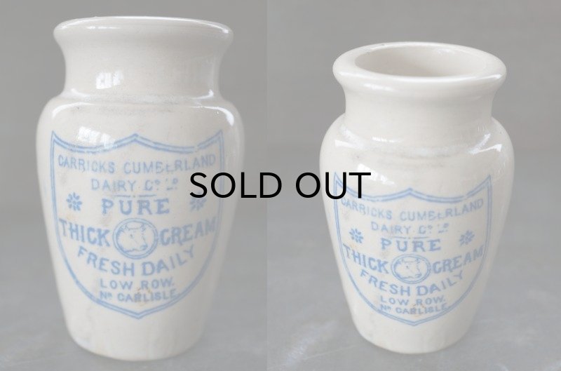 画像2: ENGLAND antique イギリスアンティーク CARRICKS CUMBERLAND ブルーロゴ クリーム 陶器ポット 陶器ボトル 1900's