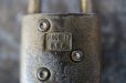 画像4: U.S.A.antique アメリカアンティーク 刻印入 小さなパドロック 鍵付 ヴィンテージ 南京錠 1940-60's (4)