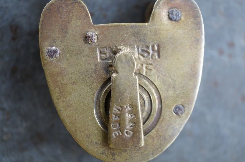 画像4: ENGLAND antique イギリスアンティーク クマ型 刻印入り パドロック No Key 南京錠 ヴィンテージ 1930－50's