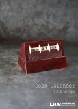 画像1: SALE【30%OFF】U.S.A. antique Desk Calender アメリカアンティーク 万年 ベークライト デスクカレンダー ヴィンテージ1950-60's 卓上 メカニカル カレンダー 暦 (1)