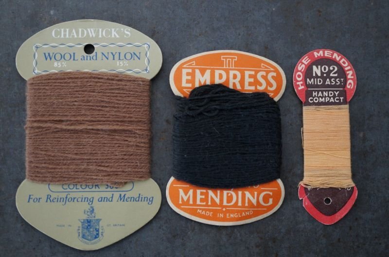 画像2: ENGLAND antique Mending イギリスアンティーク 糸カード 糸巻き 3枚セット 台紙付 ヴィンテージ 1930-50's