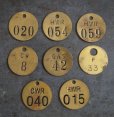 画像2: U.S.A. antique Number Tag アメリカアンティーク ヴィンテージ ロゴ入り ナンバータグ ナンバープレート ブラスタグ 真鍮 タグ 1950-60's  (2)