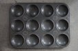画像2: ENGLAND antique Baking Tin イギリスアンティーク ベーキングティンモールド 12穴  焼き型 菓子型 1930-50’ｓ (2)