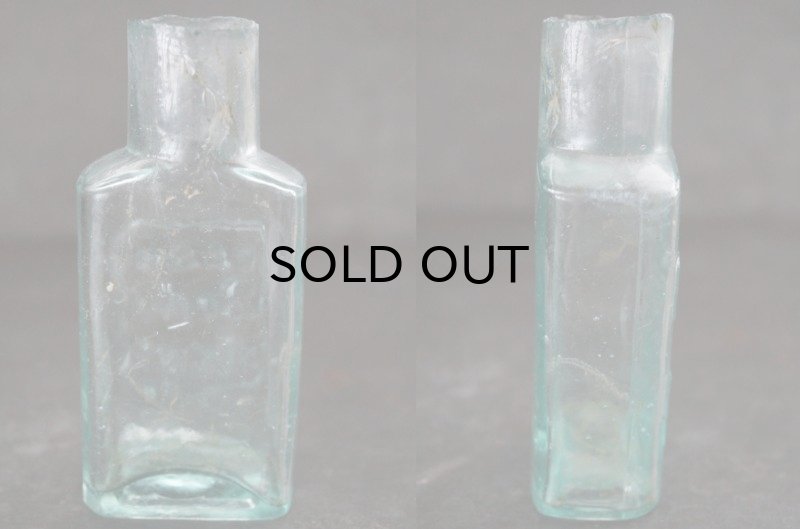 画像2: ENGLAND antique Boots Glass Bottle イギリスアンティーク 筆記体ロゴ【Boots】 ガラスボトル H11.2cm ガラス瓶 1920's