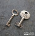 画像1: ENGLAND antique KEYS 2pcs イギリスアンティークキー ヴィンテージキー 小さな鍵 2本セット ヴィンテージ 1940-70s (1)