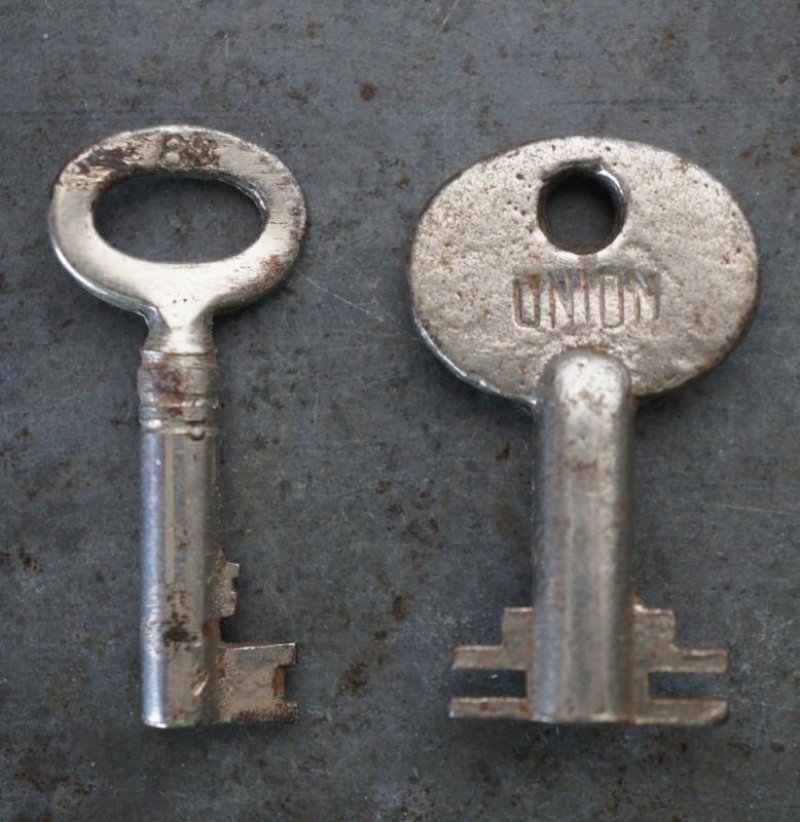 画像3: ENGLAND antique KEYS 2pcs イギリスアンティークキー ヴィンテージキー 小さな鍵 2本セット ヴィンテージ 1940-70s