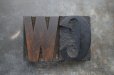 画像2: U.S.A. antique Letterpress WC アメリカアンティーク 木製プリンターブロック 2個 Ｈ5ｃｍ ヴィンテージ スタンプ ビンテージ はんこ 数字 1900-40's  (2)