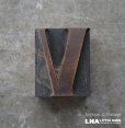 画像1: U.S.A. antique Letterpress 【V】アメリカアンティーク 木製プリンターブロック Ｈ5ｃｍ ヴィンテージ スタンプ ビンテージ はんこ 数字 1900-40's  (1)