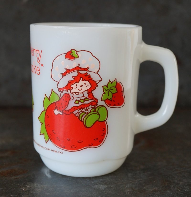 画像2: U.S.A. vintage Fire-king Mug Strawberry Shortcake アメリカヴィンテージ ファイヤーキング ストロベリーショートケーキ  マグ マグカップ1977－86's