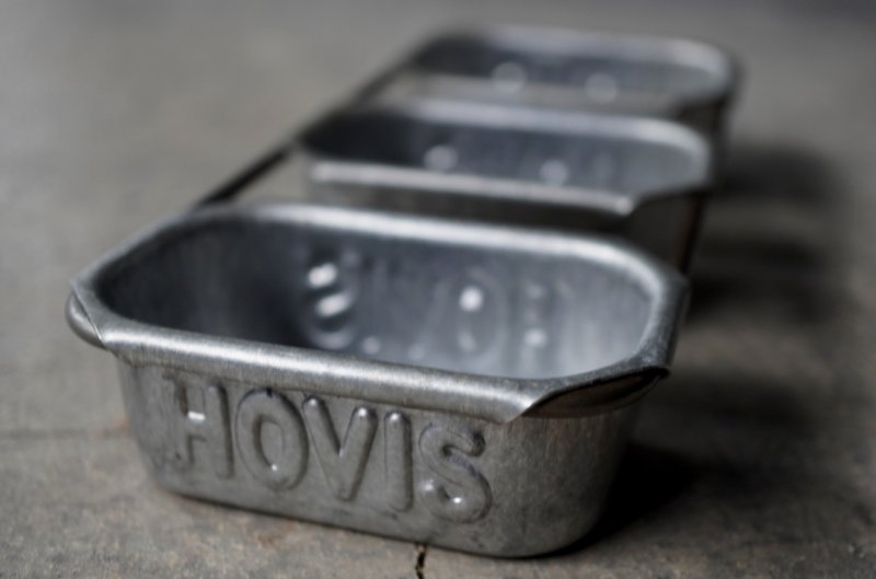 画像2: 【RARE】ENGLAND antique HOVIS BREAD TIN イギリスアンティーク ホーヴィス ミニブレッド缶 3連 ベーキングティンモールド 型 1950's