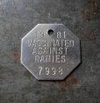 画像2: U.S.A. antique Dog Tag アメリカアンティーク ヴィンテージ ドッグタグ 1981's ロゴ入 ナンバープレート ナンバータグ タグ (2)