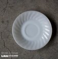 画像1: U.S.A. vintage Fire-king WHITE SWIRL SAUCER アメリカヴィンテージ ファイヤーキング ホワイト スワール ソーサー 1951-60's (1)