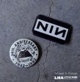 画像1: ENGLAND & U.S.A. antique BADGES 2pcs NIN イギリス&アメリカアンティーク  ヴィンテージ 缶バッジ 2個セット ナイン・インチ・ネイルズ 缶バッチ ビンテージ 1980-90's  (1)