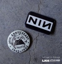 ENGLAND & U.S.A. antique BADGES 2pcs NIN イギリス&アメリカアンティーク  ヴィンテージ 缶バッジ 2個セット ナイン・インチ・ネイルズ 缶バッチ ビンテージ 1980-90's 