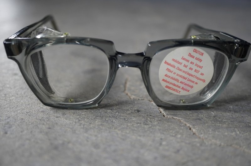 画像2: U.S.A. antique WILLSON SAFETY GLASSES GOGLLE アメリカアンティーク ウィルソン 未使用 デッドストック サイドガード付き ゴーグル ファッショングラス BOX ヴィンテージ　1968's 