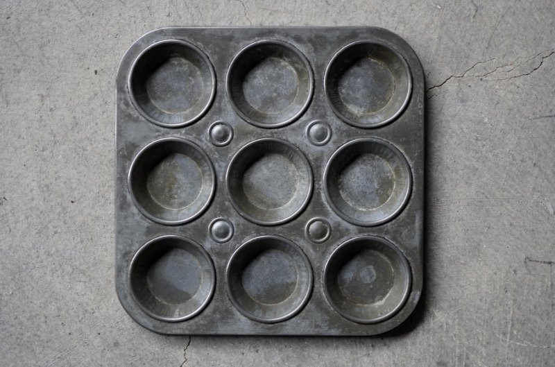 画像2: ENGLAND antique Baking Tin イギリスアンティーク ベーキングティンモールド 9穴  焼き型 菓子型 1940-50’ｓ