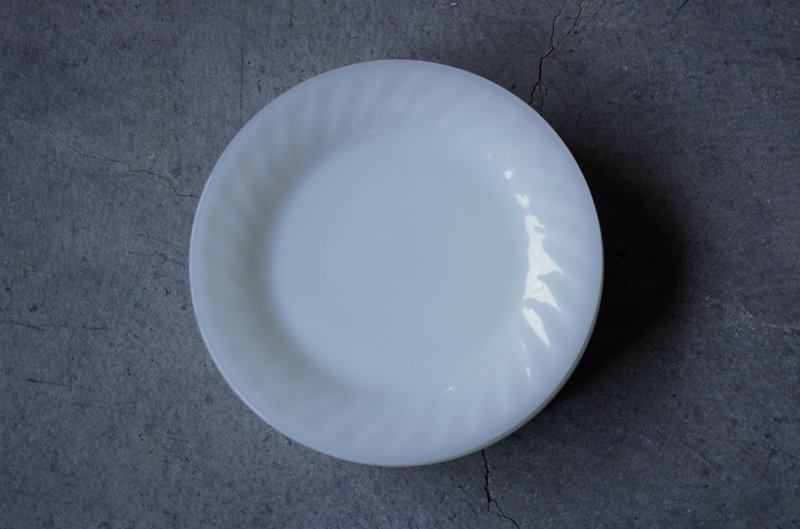 画像2: U.S.A. vintage Fire-king White SWIRL Salad Plate 5SET アメリカヴィンテージ ファイヤーキング ホワイト スワール サラダプレート 5枚セット 1951-60's