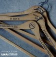 画像1: U.S.A. antique Advertising Hangers 3pcs アメリカアンティーク アドバタイジング 広告入 木製ハンガー 3本セット ヴィンテージ 1940-70's (1)