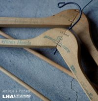 U.S.A. antique HILTON HOTELS Advertising Hangers 2pcs アメリカアンティーク アドバタイジング 広告入 木製ハンガー 2本セット ヴィンテージ 1940-70's