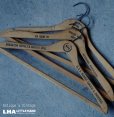 画像2: U.S.A. antique Advertising Hangers 3pcs アメリカアンティーク アドバタイジング 広告入 木製ハンガー 3本セット ヴィンテージ 1940-70's (2)