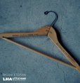 画像1: U.S.A. antique Advertising Hanger アメリカアンティーク アドバタイジング 広告入 木製ハンガー ヴィンテージ 1940-70's (1)