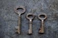 画像3: ENGLAND antique KEYS 3pcs イギリスアンティークキー ヴィンテージキー 小さな鍵 3本セット ヴィンテージ 1920-60s (3)