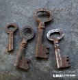 画像1: ENGLAND antique KEYS 4pcs イギリスアンティークキー ヴィンテージキー 小さな鍵 4本セット ヴィンテージ  1900-50's (1)