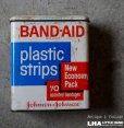 画像1: U.S.A. antique BAND-AID TIN アメリカアンティーク ジョンソン&ジョンソン BAND-AID バンドエイド缶 絆創膏 ヴィンテージ1960-70's  (1)