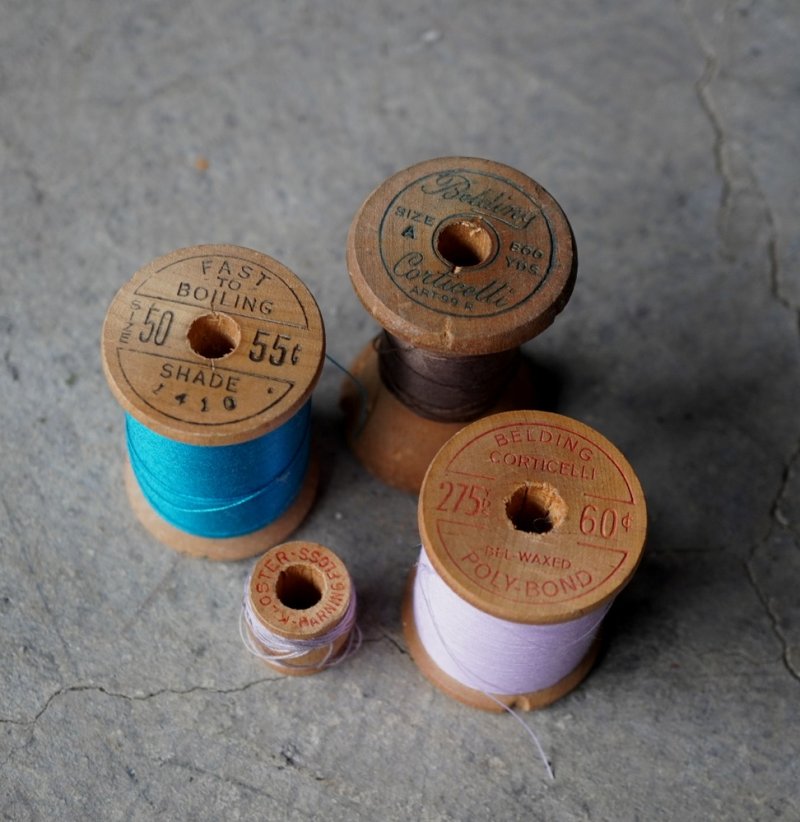 画像1: U.S.A. antique Wooden Spools アメリカアンティーク  英字ロゴ入 刻印入 木製スプール 糸巻き 糸 4個セット  ヴィンテージ 1920-40's