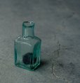 画像1: ENGLAND antique Ink Bottle イギリスアンティーク 当時のコルク栓入り ガラス インクボトル 瓶 ガラスボトル 1890－1910's (1)