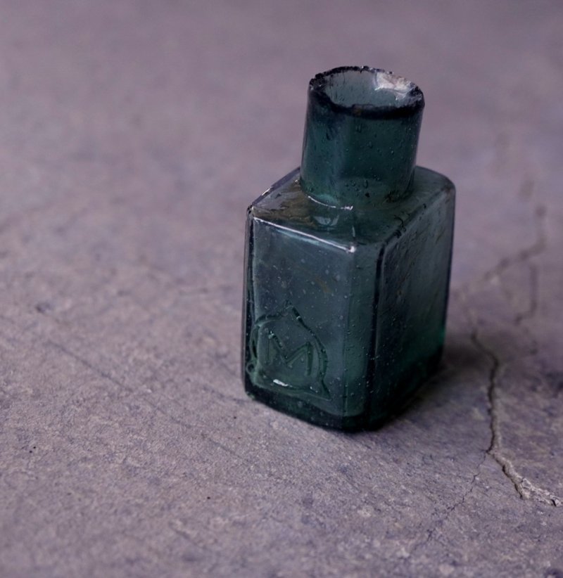 画像2: ENGLAND antique INK BOTTLE イギリスアンティーク ガラス インクボトル 瓶 ガラスボトル 1890－1910's