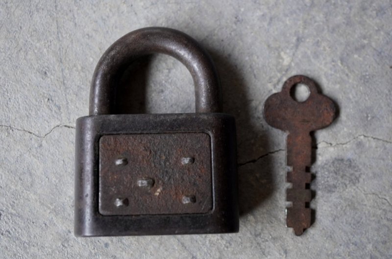 画像2: SALE【30%OFF】U.S.A. antique YALE PADLOCK アメリカアンティーク  刻印入 パドロック 南京錠 ヴィンテージ ビンテージ 1940－60's