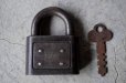 画像3: SALE【30%OFF】U.S.A. antique YALE PADLOCK アメリカアンティーク  刻印入 パドロック 南京錠 ヴィンテージ ビンテージ 1940－60's