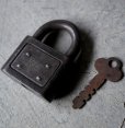 画像1: SALE【30%OFF】U.S.A. antique YALE PADLOCK アメリカアンティーク  刻印入 パドロック 南京錠 ヴィンテージ ビンテージ 1940－60's (1)