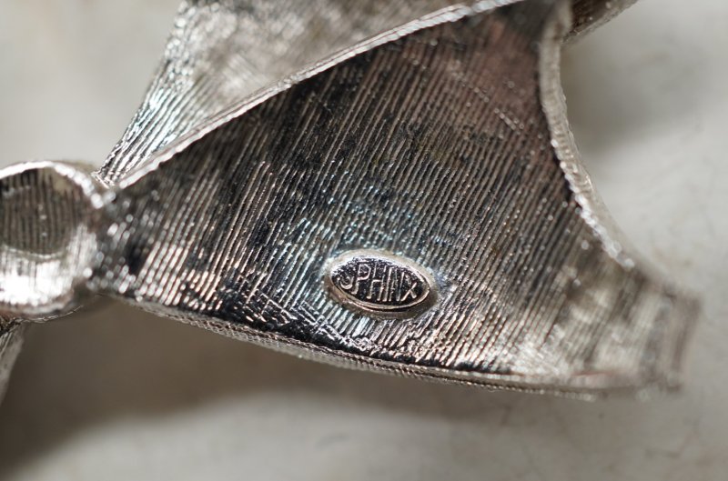 画像4: ENGLAND antique SPHINX Brooch イギリスアンティーク スフィンクスブローチ コスチュームジュエリー ヴィンテージ ブローチ 1950-80's 