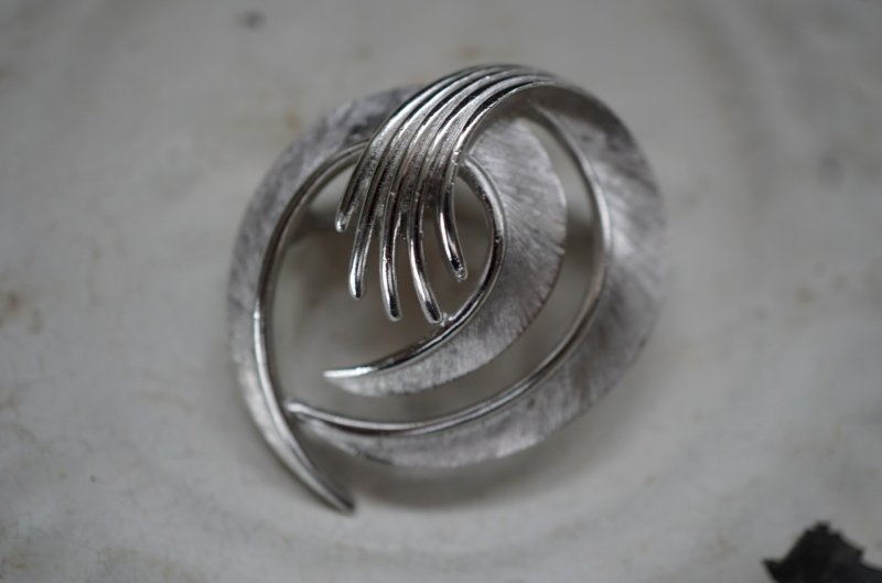 画像2: U.S.A .antique TRIFARI Brooch アメリカアンティーク トリファリ ブローチ コスチュームジュエリー ヴィンテージ ブローチ 1950-80's 