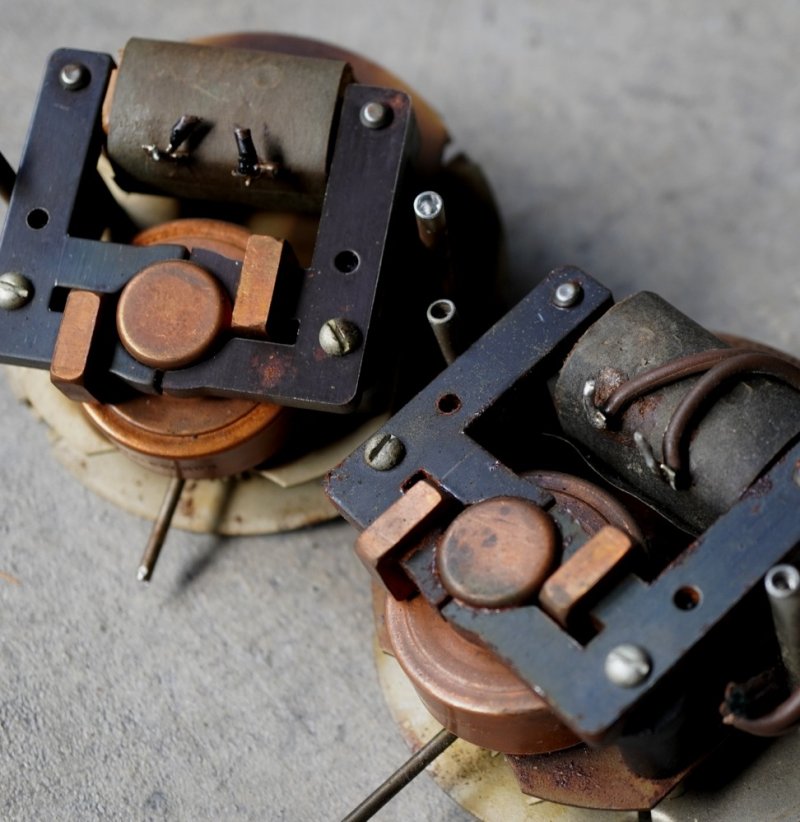 画像1: U.S.A. antique GENERAL ELECTRIC wall clock  MOVEMENT PARTS GE 2pcs アメリカアンティーク ムーブメント 掛け時計 機械部品 2個セット ジャンク ヴィンテージ 1940-70's
