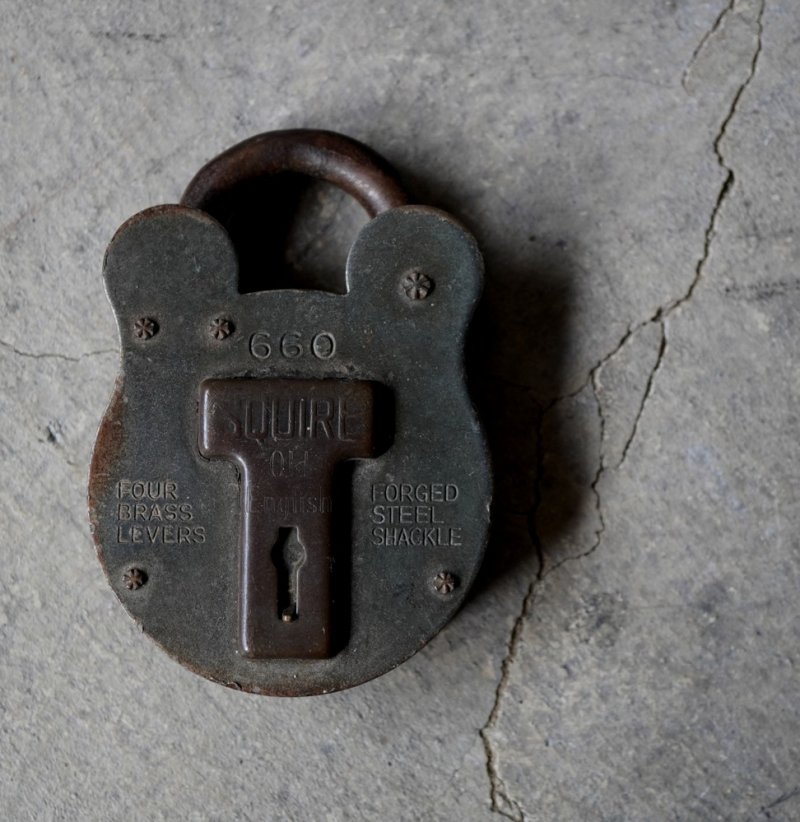 画像1: ENGLAND antique PADLOCK イギリスアンティーク クマ型 刻印入り パドロック NO KEY ヴィンテージ 1920-40's