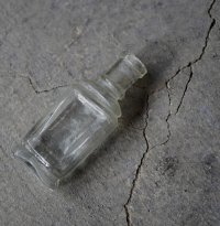 ENGLAND antique Glass Bottle イギリスアンティーク 小さな 香水 ガラスボトル 香水瓶 ガラス瓶 1900-20's